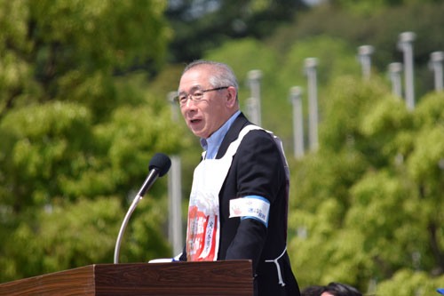 山﨑実行委員長は「まじめに働く者が安心して生活し、自己実現が図れる大阪、日本の実現をめざそう」とあいさつをした