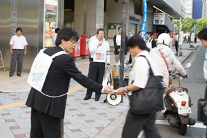 派遣法をはじめ、労働者保護ルールの改悪政策に反対する連合大阪のスタンスを訴えた。