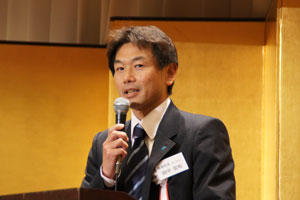 集会の最後にあいさつをする連合大阪の田中宏和事務局長