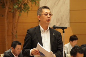 シェアリングエコノミーに対する危機感などについて意見を述べる加藤地方委員（全自交労連）