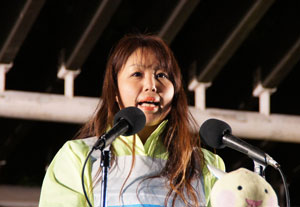 非正規労働者の立場から決意表明を行った、ＵＡゼンセン ライフ労働組合の神戸亜矢子さん