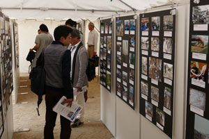 震災復興・防災パネル展にも多くの人が訪れた