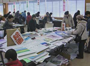 カレンダーリサイクル市の会場写真