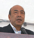 あいさつに立つ伊東連合大阪会長