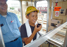 車掌になって、車内アナウンスを体験（阪急電鉄正雀工場）