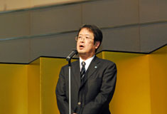 多賀連合大阪事務局長が閉会のあいさつを行った