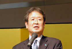 多賀連合大阪事務局長が閉会のあいさつを行った