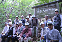 15人のみなさんが早朝より集まりました。