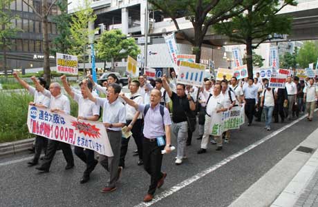 ７.３０ 実現しよう！「誰もが時給1000円」最低賃金街頭アピール（写真は昨年＜2017年＞の集会・デモの様子）